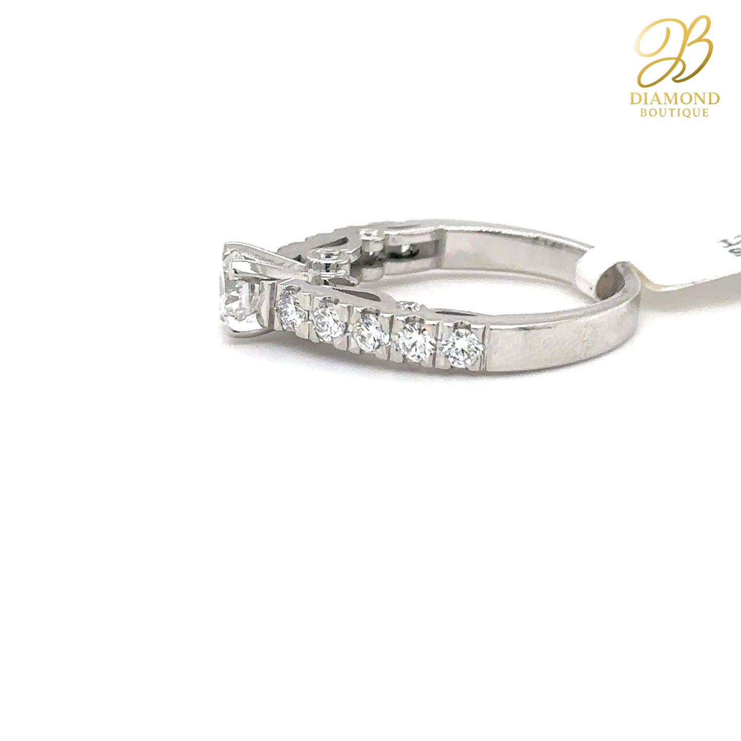 0,50 CT ROUND SOLITAIRE PAVÉ RING