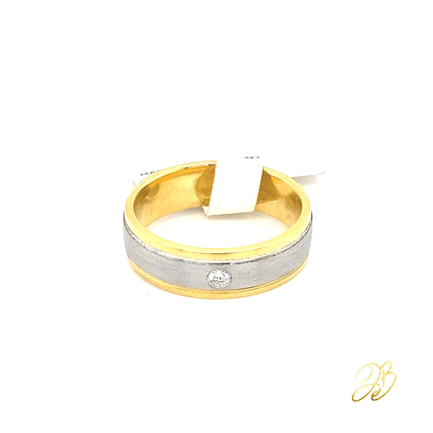 WOMAN WEDDING BAND