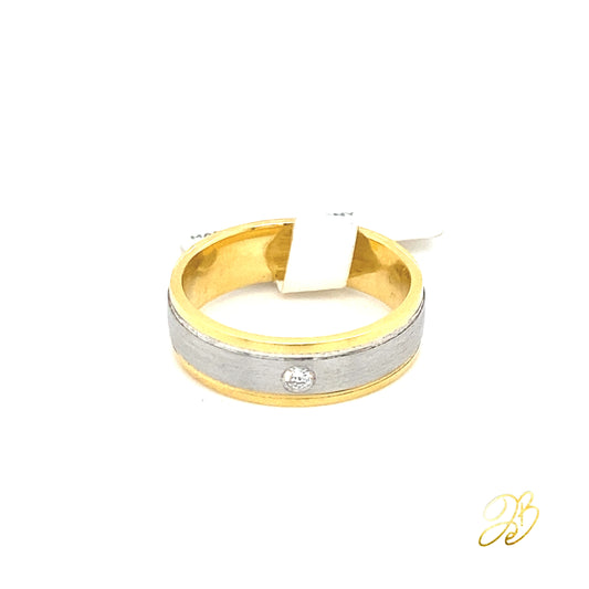 WOMAN WEDDING BAND